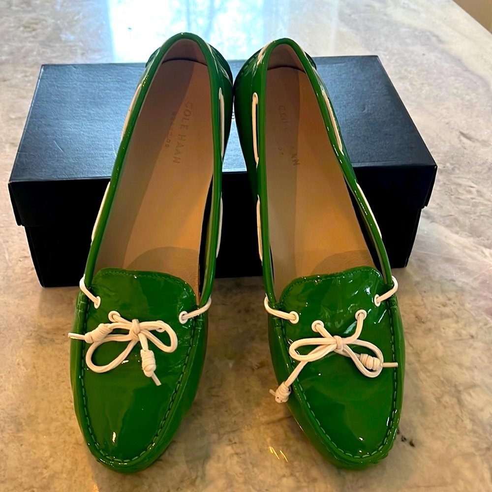 Adorable Cole Haan Grand os Emerald Green patent leather women’s loafers Sz 11B